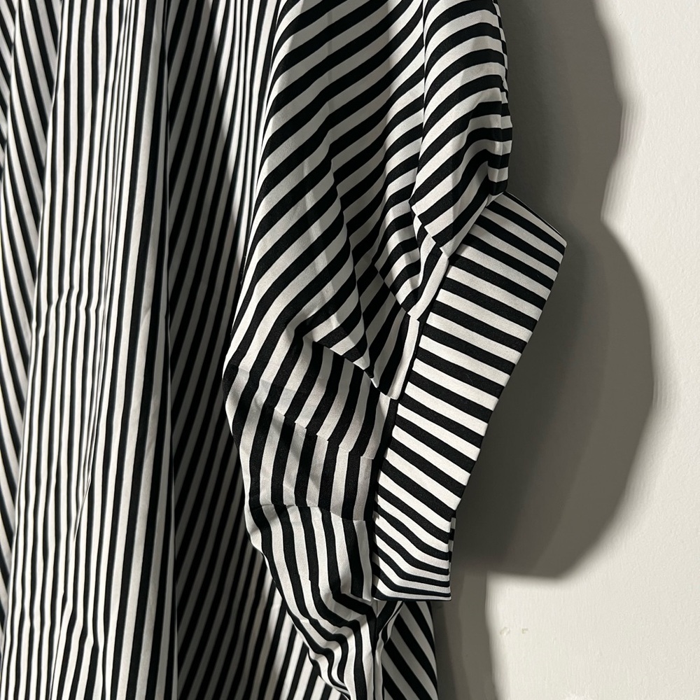 3/$10 πΈ Shein Black and White Striped Button Up Top Large Dolman Sleeves - Picture 3 of 8